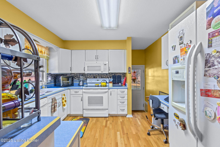 Listing Image 12