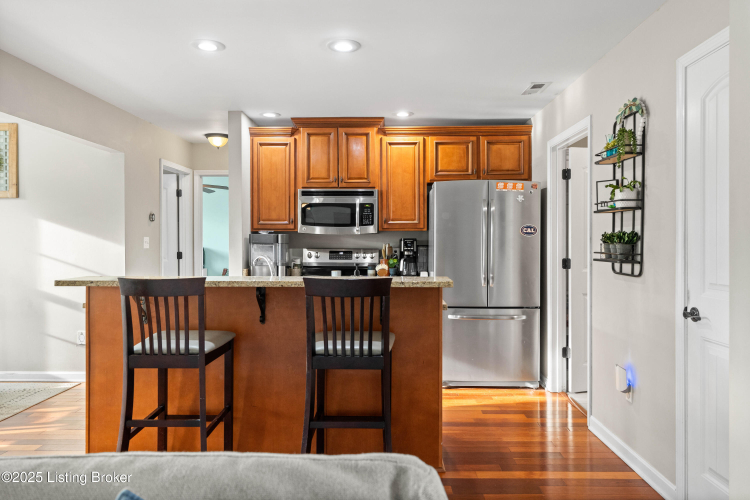 Listing Image 11