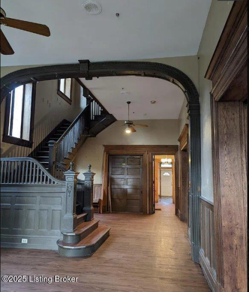 Listing Image 12