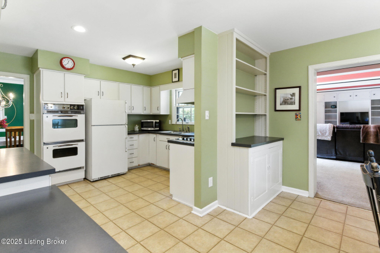 Listing Image 14
