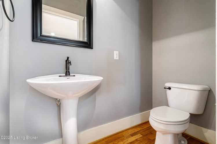 Listing Image 9