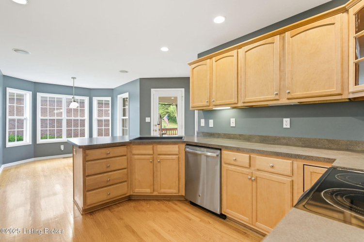 Listing Image 13