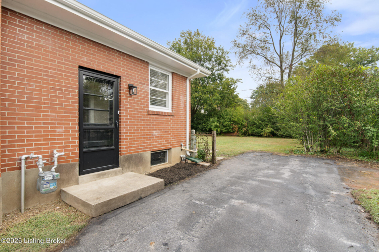 Listing Image 27
