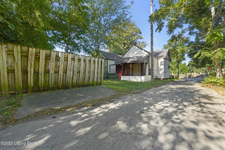 Listing Image 16