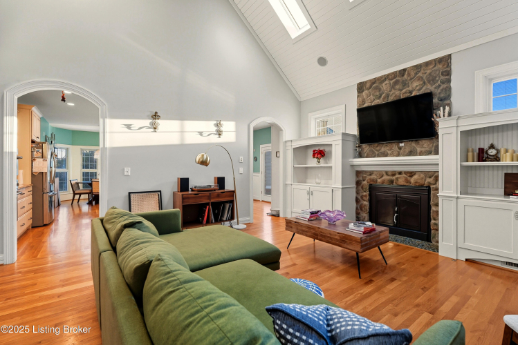 Listing Image 7