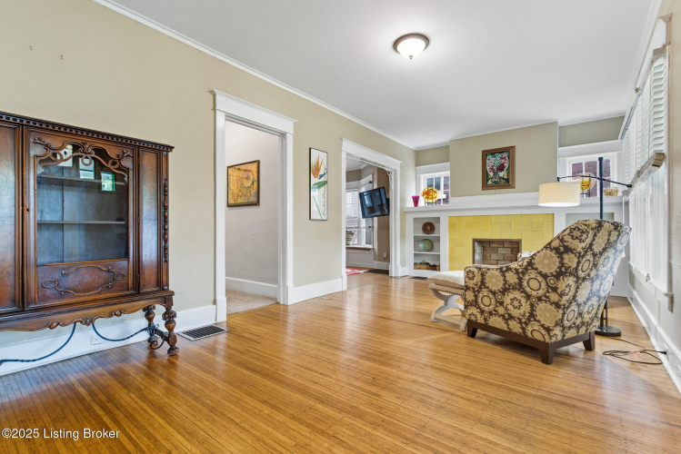 Listing Image 6