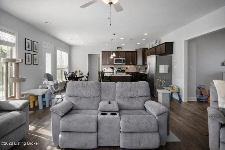 Listing Image 5