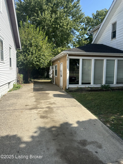 Listing Image 16