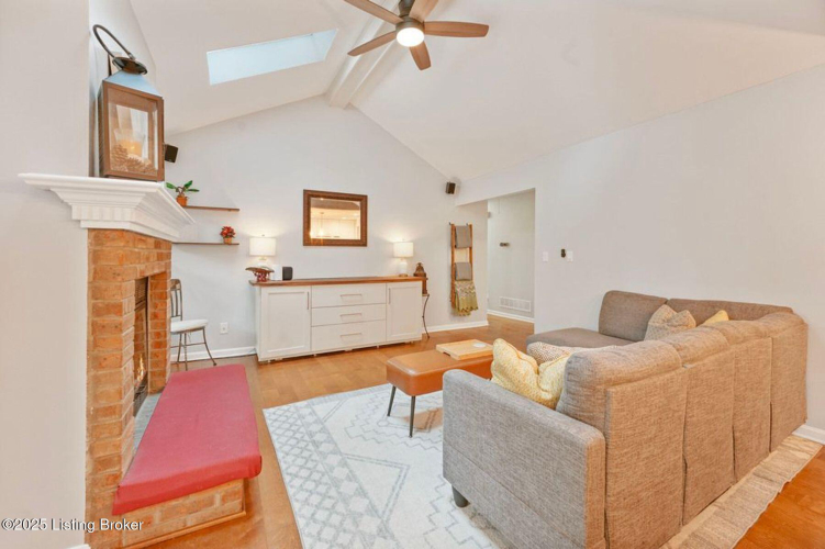 Listing Image 7