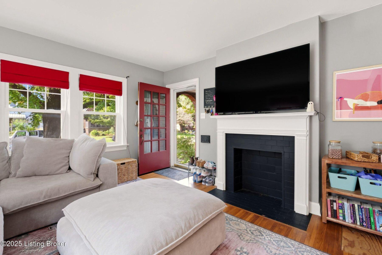 Listing Image 3