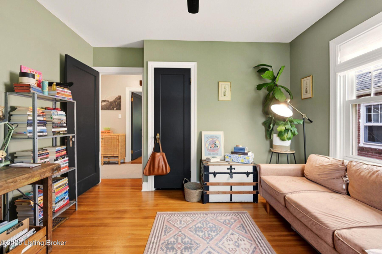 Listing Image 10