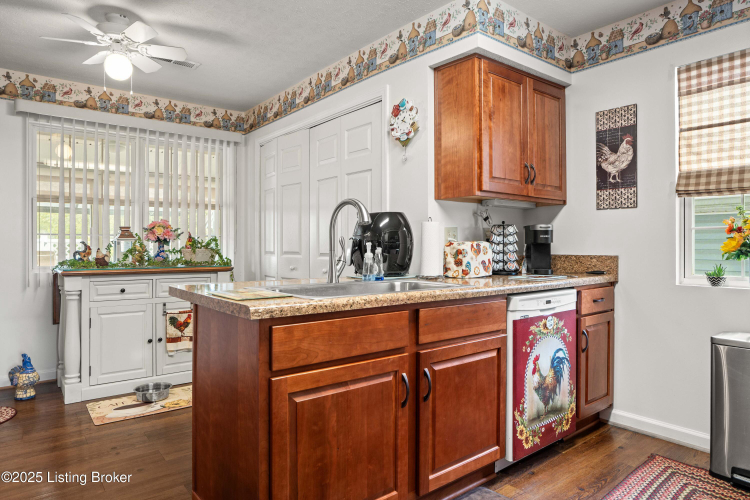 Listing Image 19