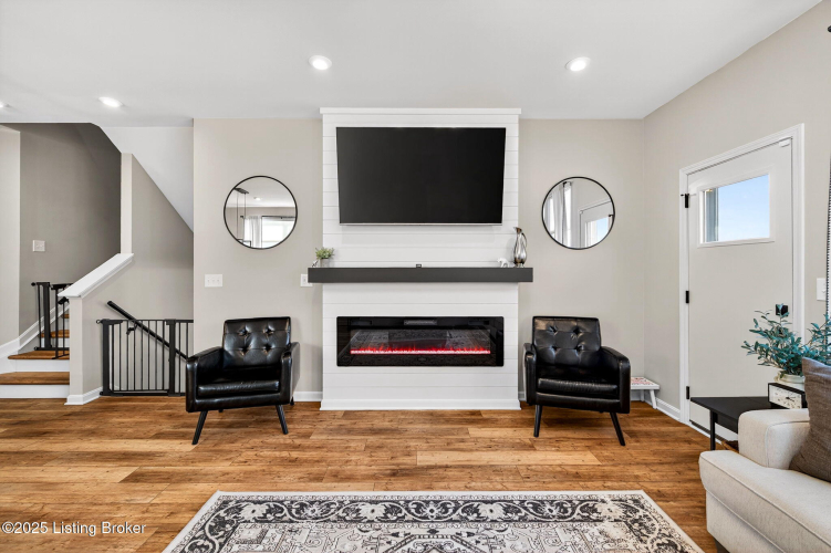 Listing Image 19