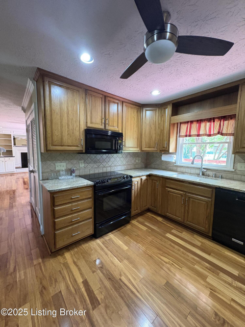 Listing Image 15