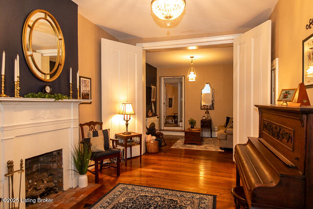 Listing Image 10