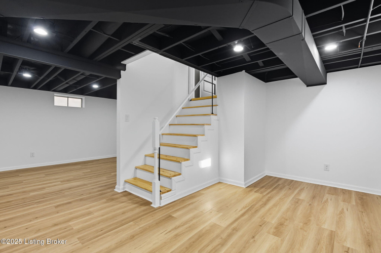 Listing Image 37
