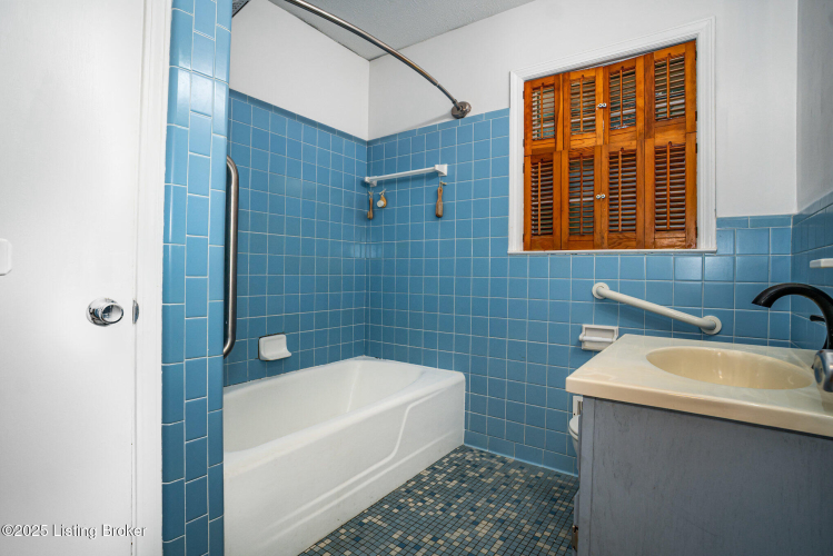 Listing Image 24