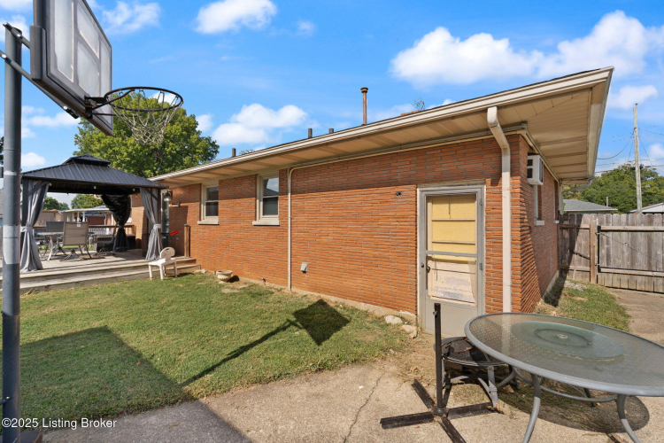 Listing Image 7