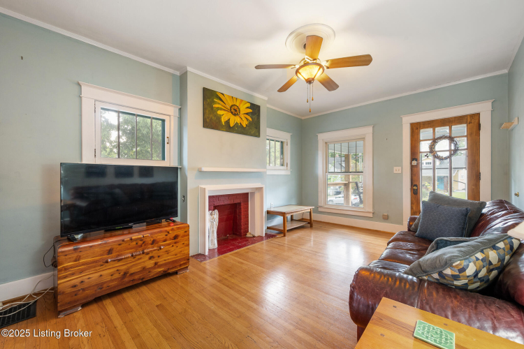 Listing Image 10
