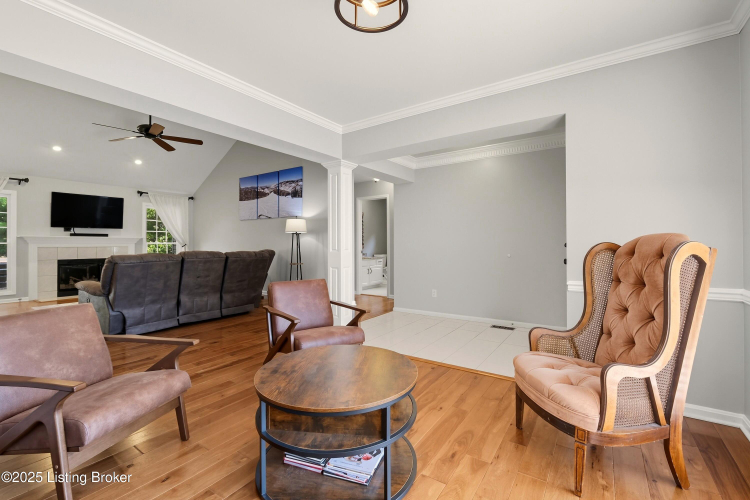 Listing Image 5