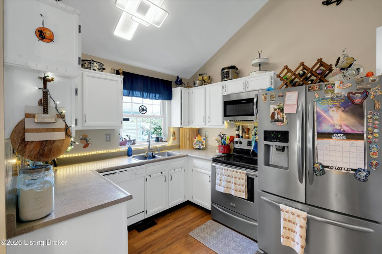 Listing Image 9
