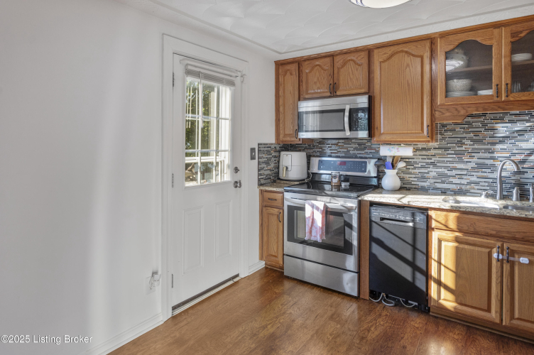 Listing Image 14