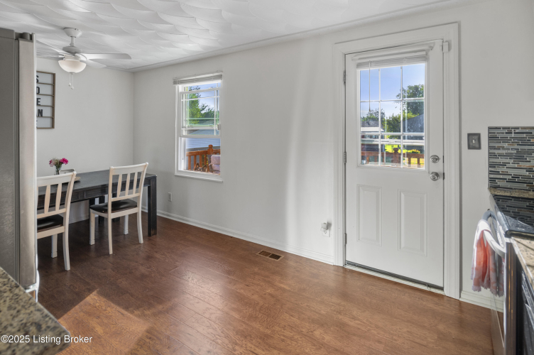 Listing Image 17