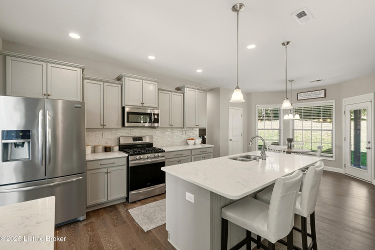 Listing Image 12