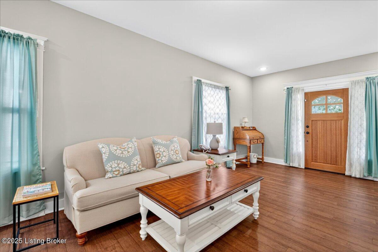 Listing Image 8