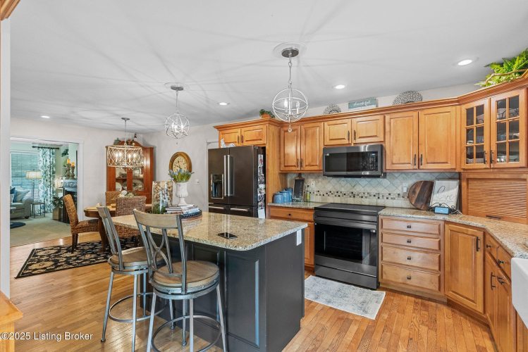 Listing Image 12