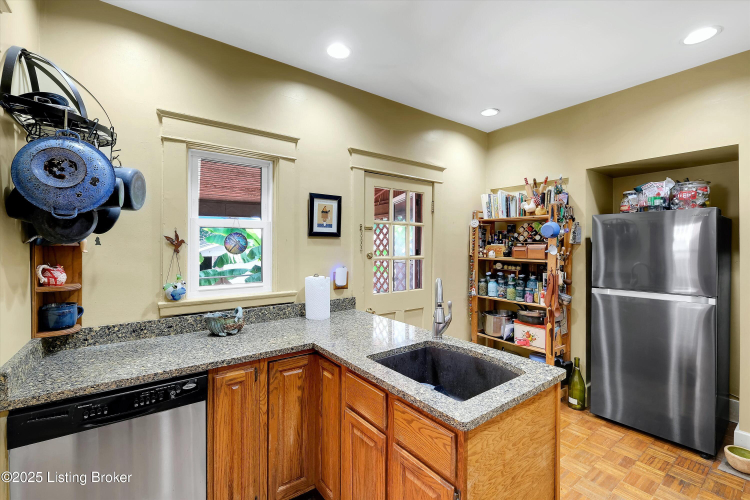 Listing Image 14