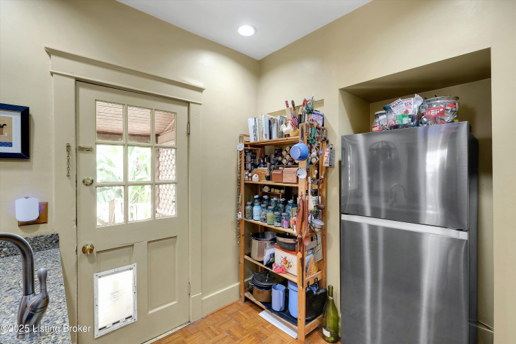 Listing Image 18