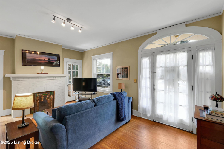 Listing Image 5