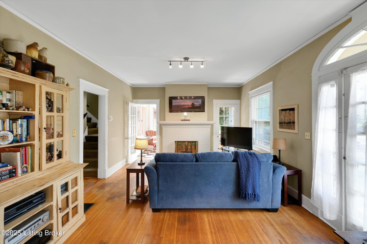 Listing Image 6