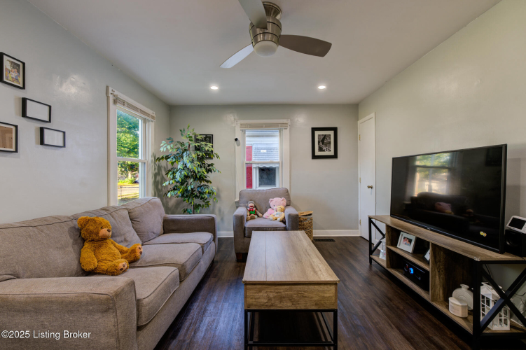 Listing Image 5