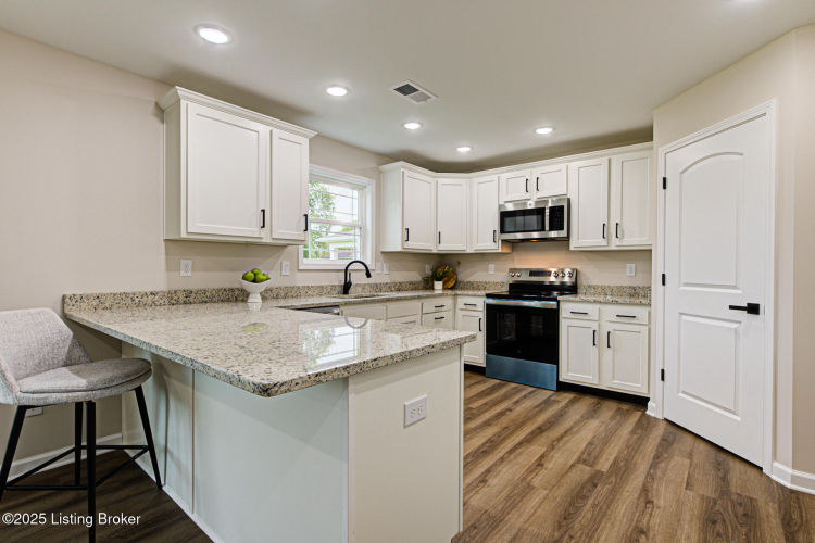 Listing Image 12