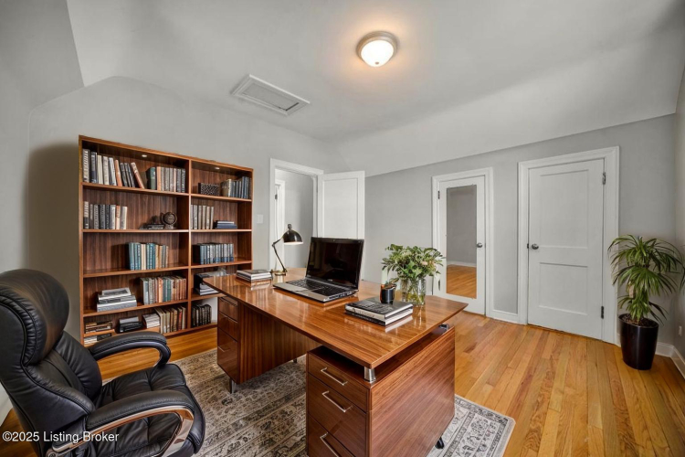 Listing Image 8