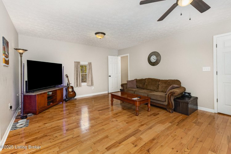 Listing Image 38