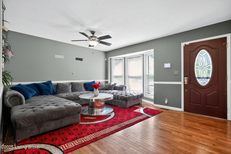 Listing Image 11