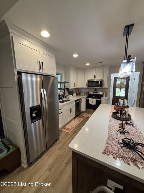 Listing Image 6