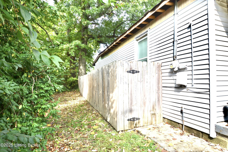 Listing Image 16