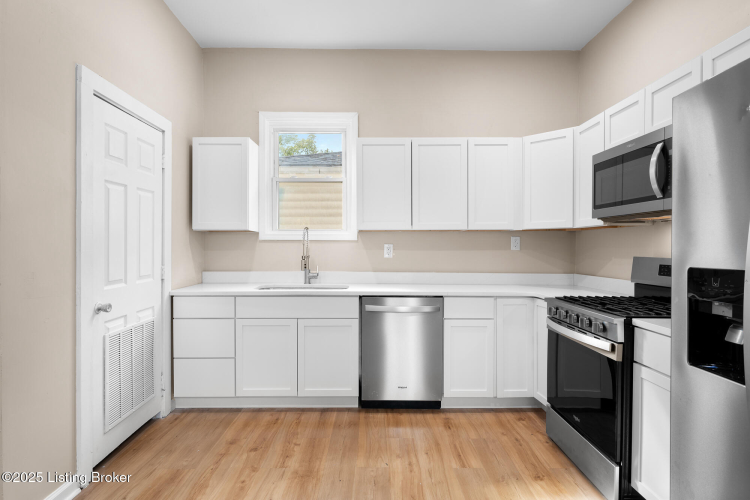Listing Image 14