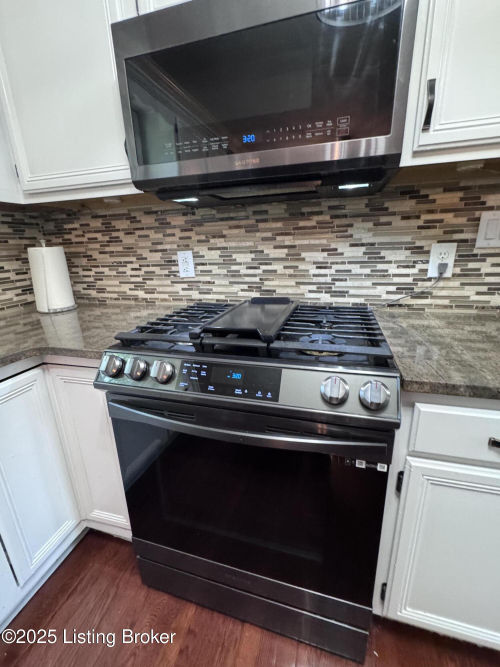 Listing Image 16