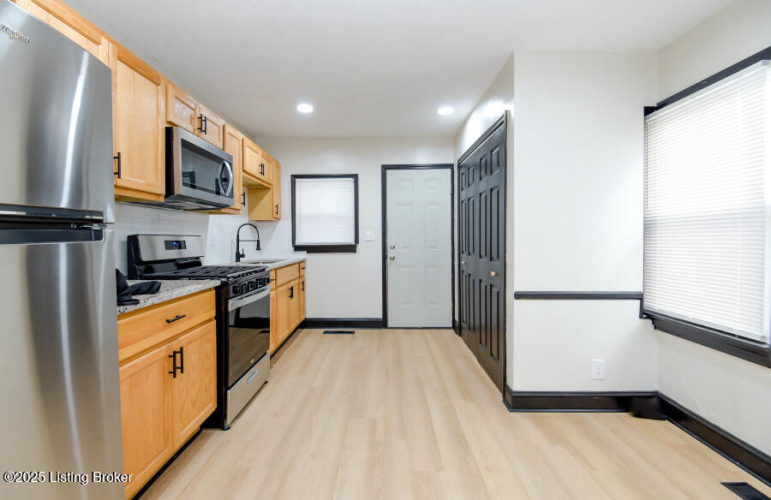 Listing Image 5