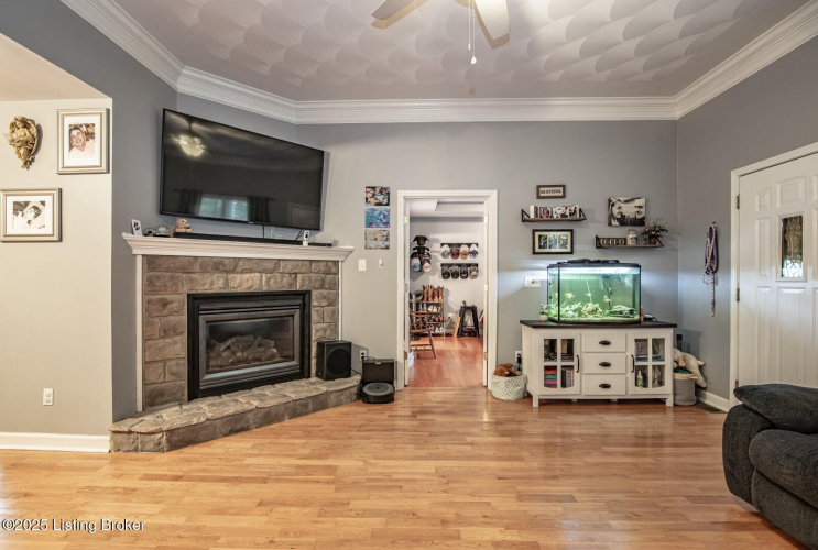 Listing Image 16
