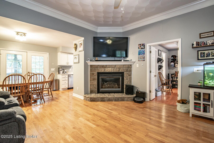 Listing Image 17