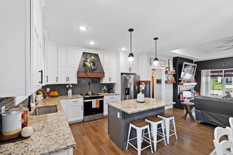 Listing Image 11