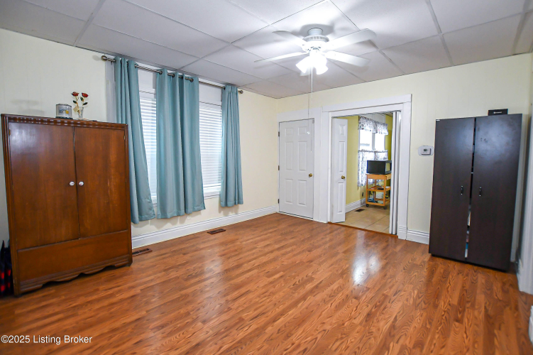 Listing Image 11