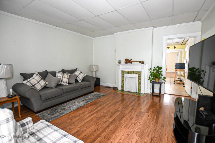 Listing Image 6