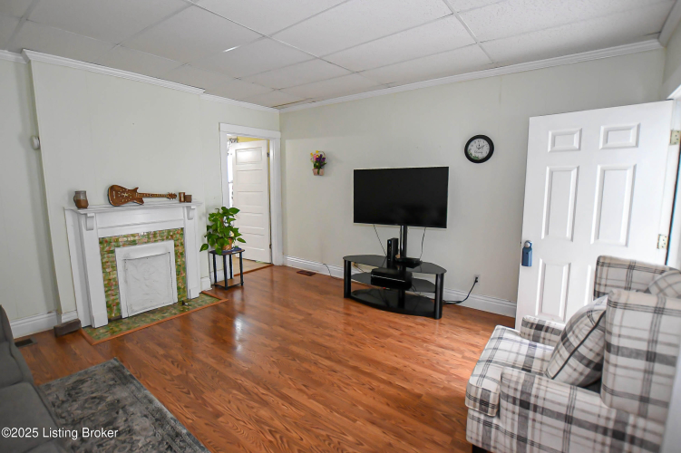 Listing Image 7